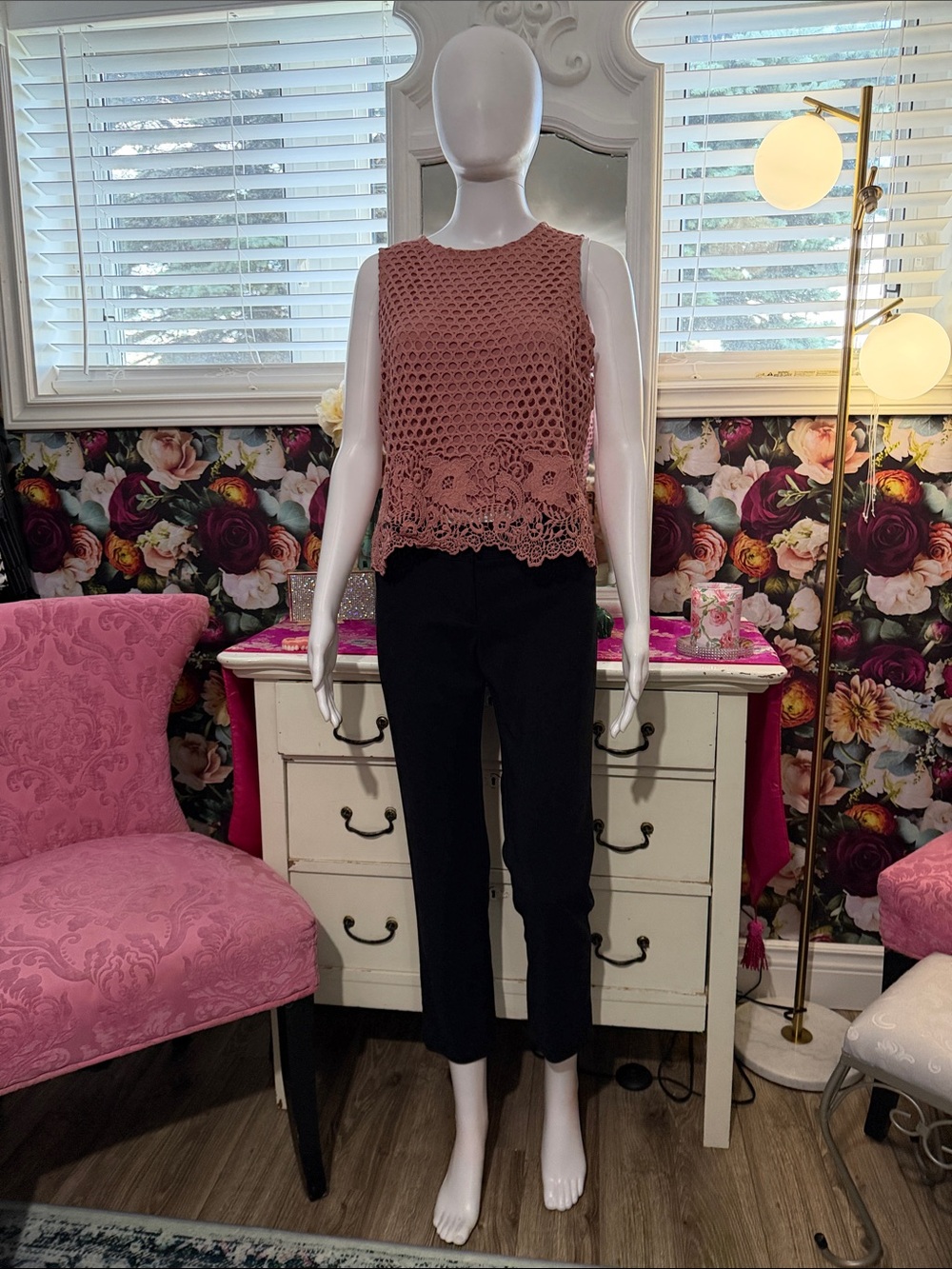 RW&CO. Dust Rose Crochet Lace Tank Top
♥️🛍️